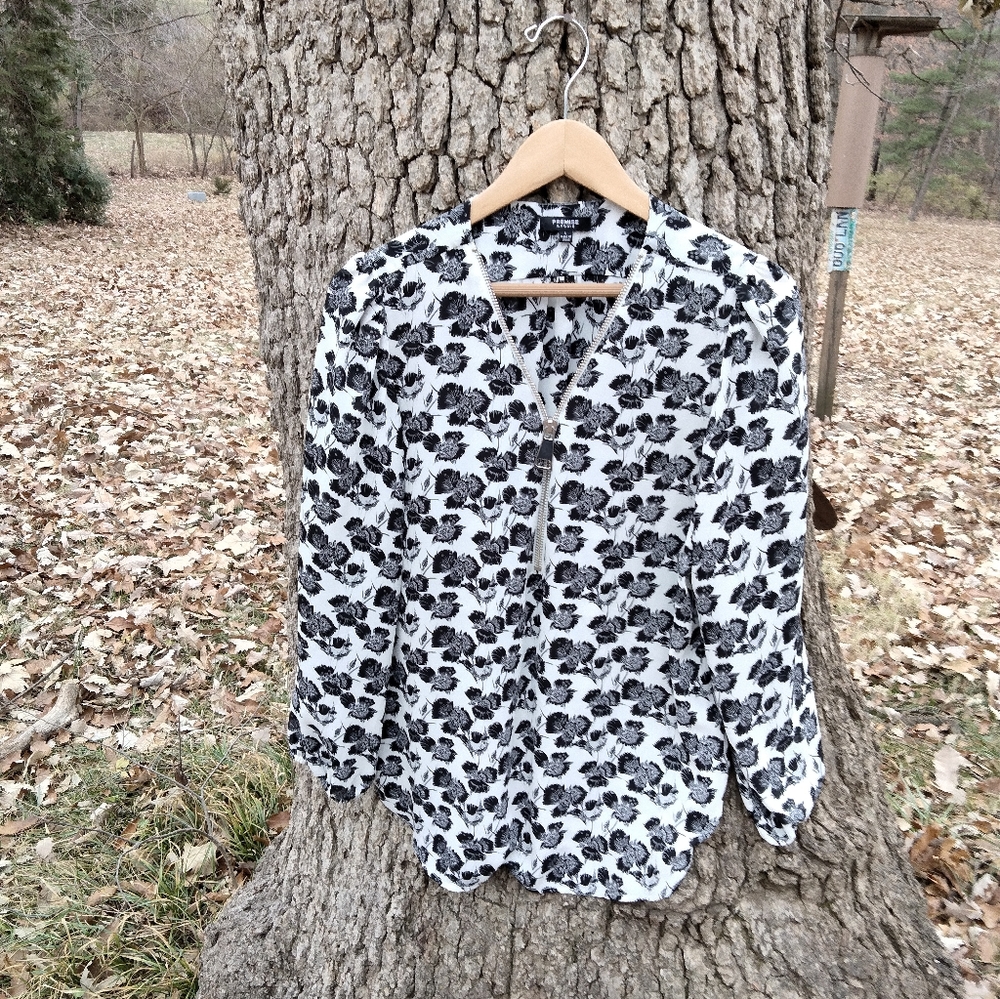 ⬇️Price Drop!⬇️Premise Studio Blouse in size L.